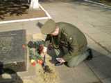  velitel p roty 241. strpr Aktivnch zloh AR pi odebrn prsti z hrobu Otakara Jaroe v Sokolovu 